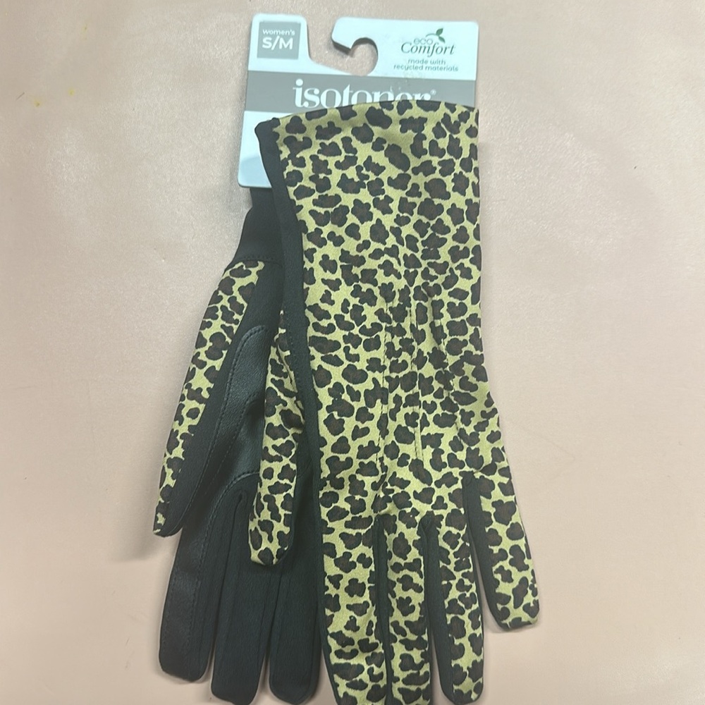 COPY - New with tag $24.99 Isotoner smart touch, smart dri S/M woman’s gloves
